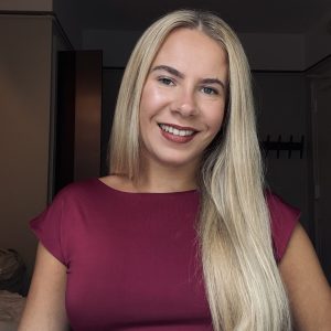 Abbie Carlisle Headshot